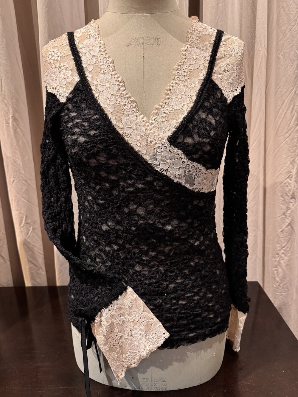 Ann Ferriday VTG Pucker Stretch Lace Fairycore Wrap Top M